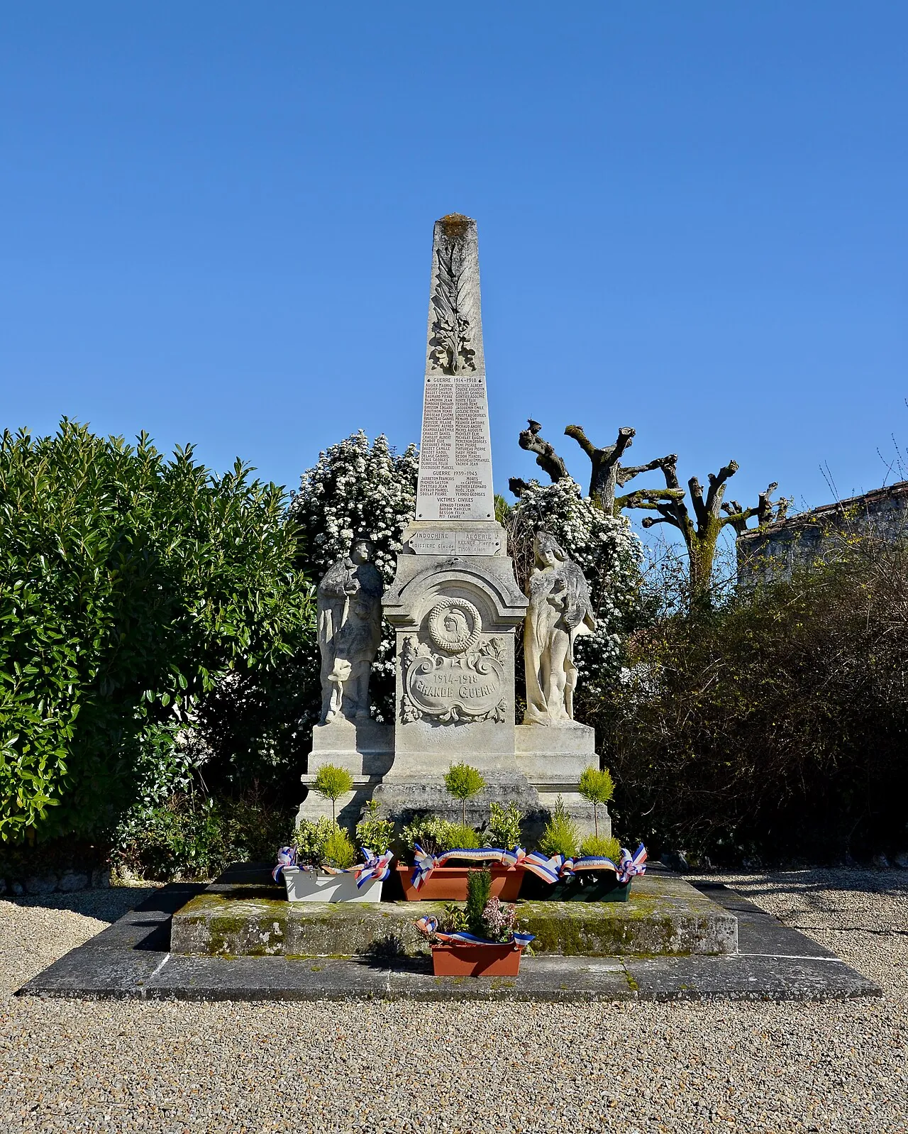 Vue de Saint-Même-les-Carrières