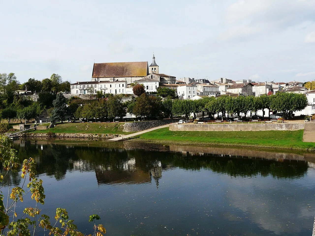 Vue de Guîtres