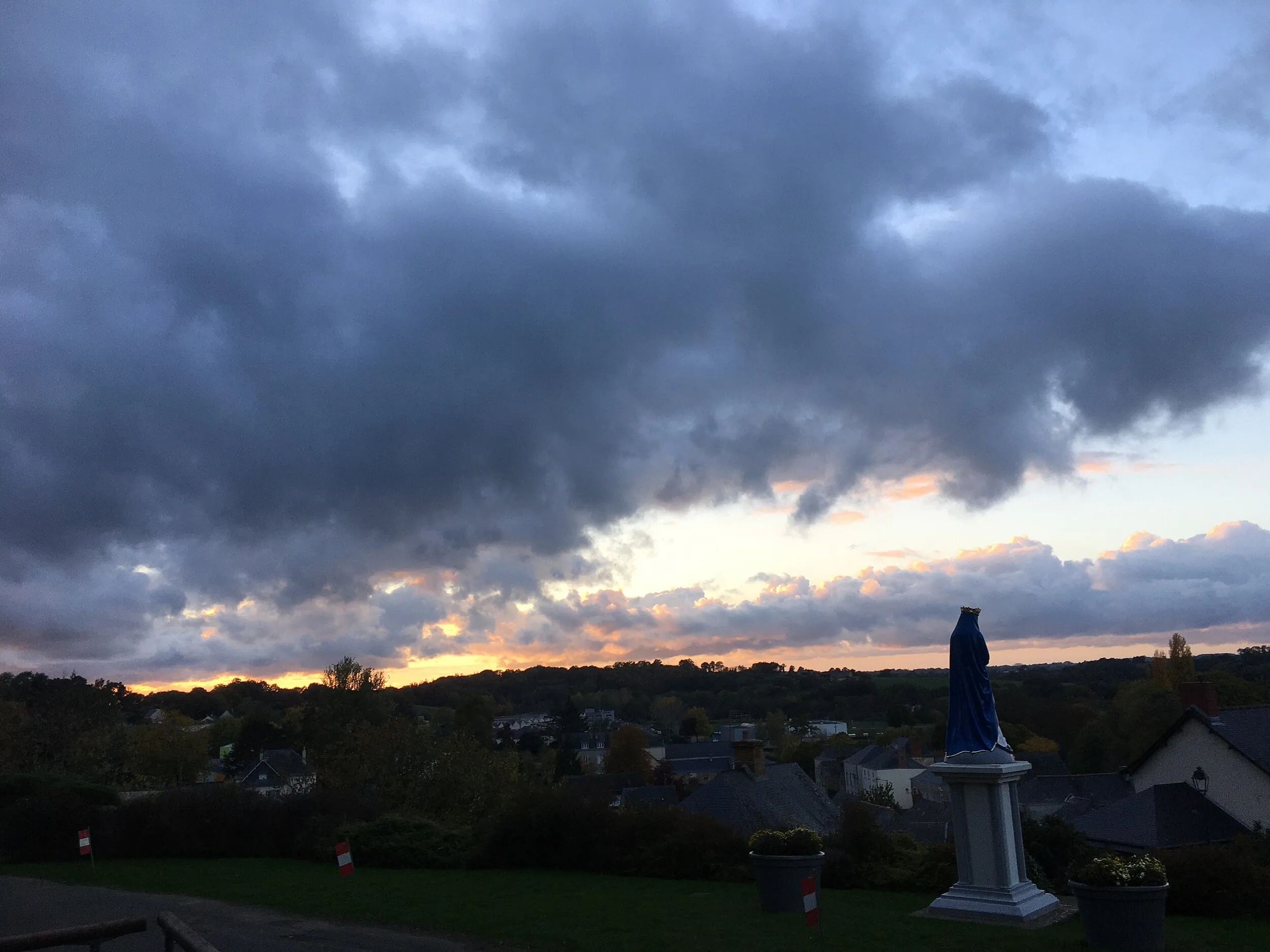 Vue de Montsûrs