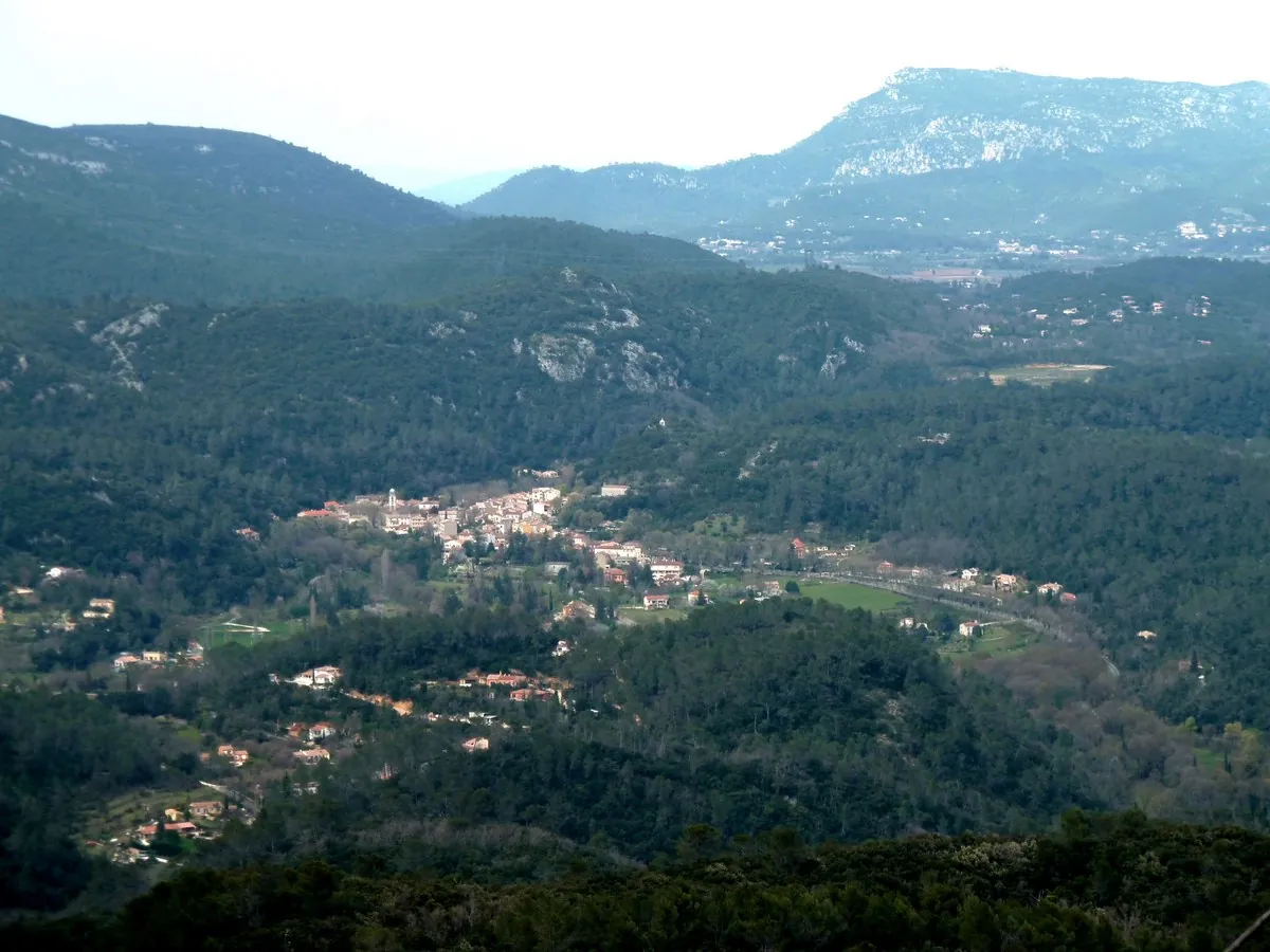 Vue de Méounes-lès-Montrieux