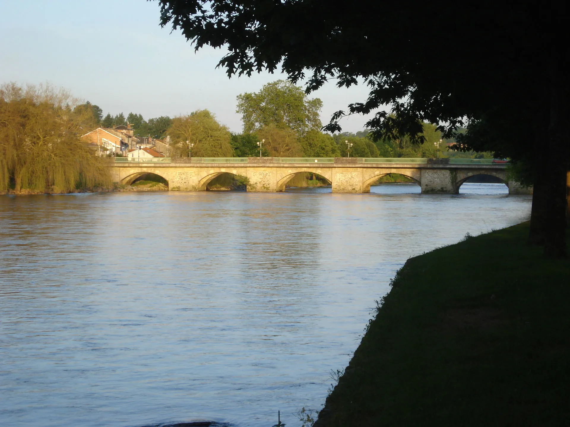 Vue de Aixe-sur-Vienne